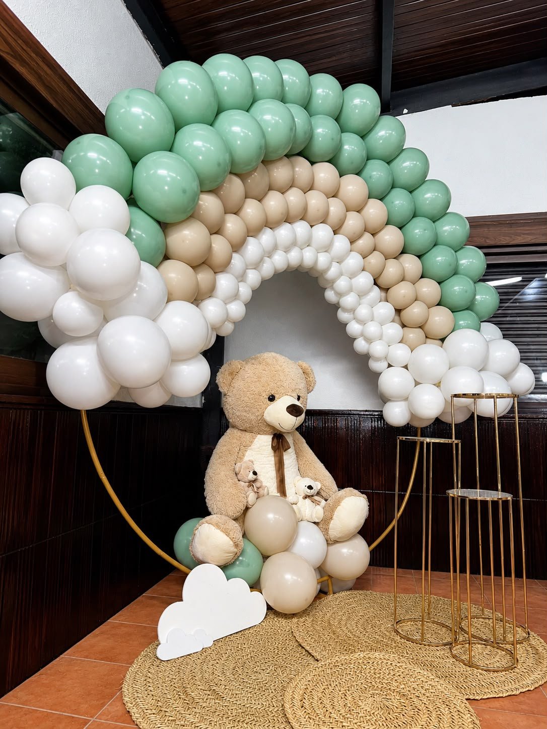 Decoración arco arcoíris